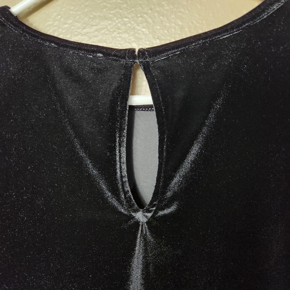 Express Womens |S| Black Velvet Short Sleeve Puff Shoulder Keyhole Back Top - Picture 5 of 6